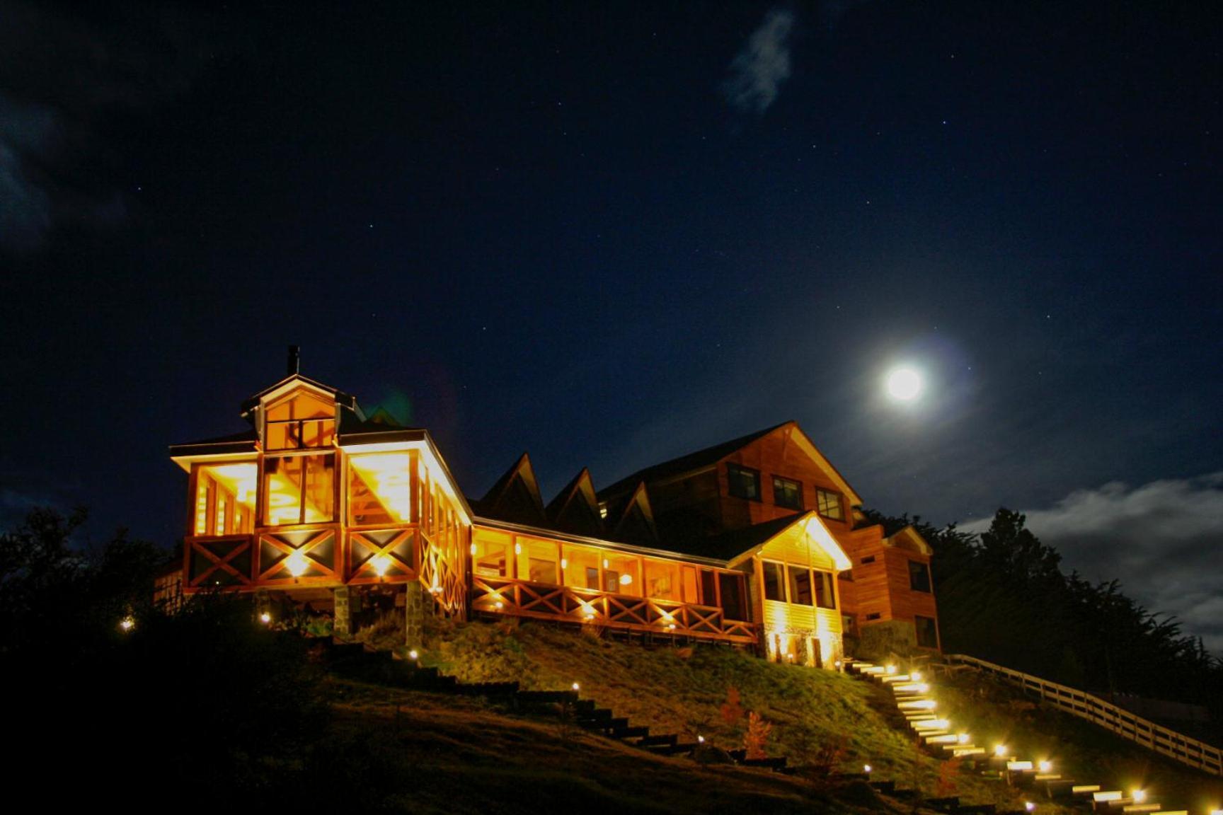 פורטו נטאלס Weskar Lodge Hotel מראה חיצוני תמונה