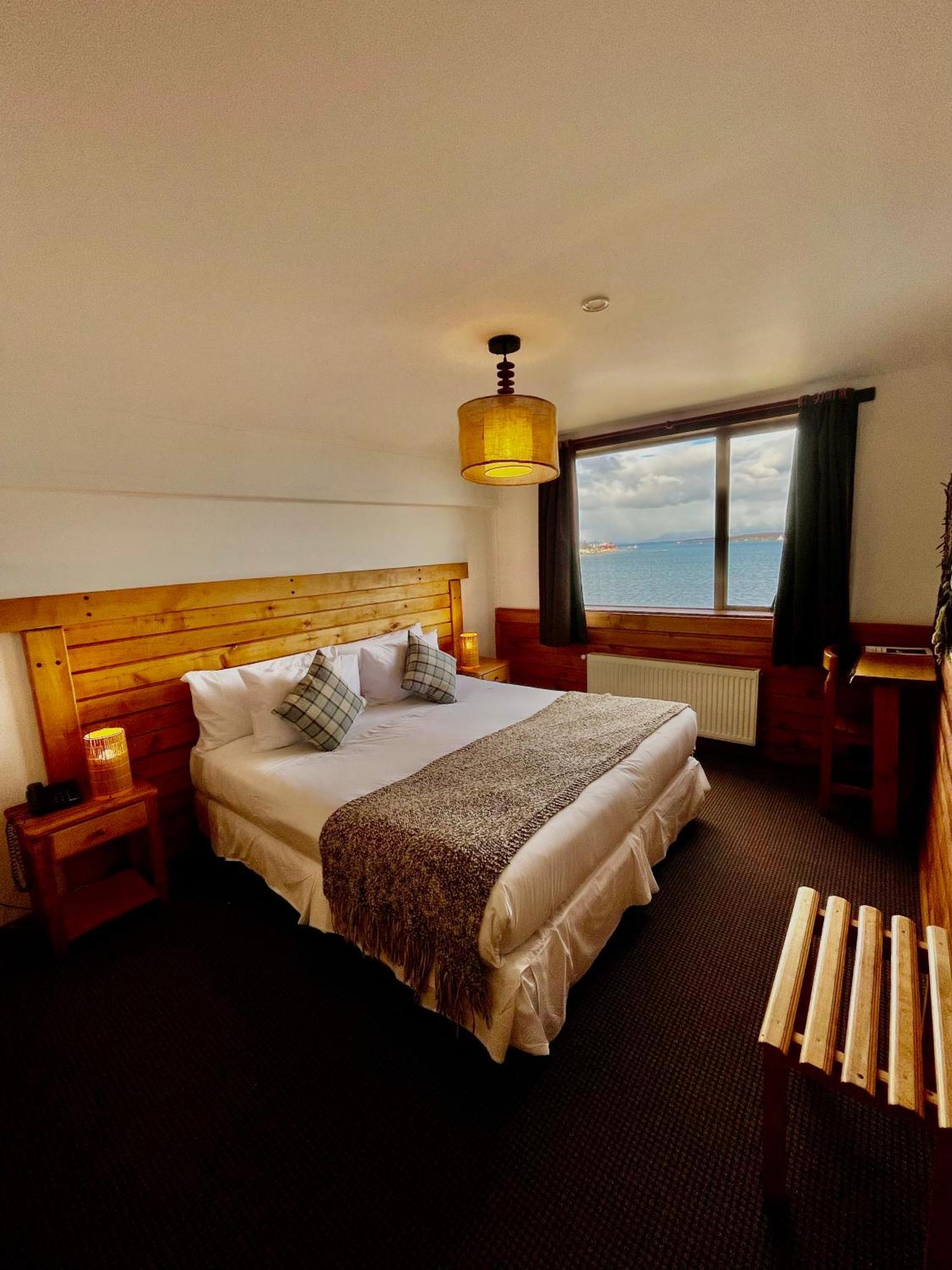 פורטו נטאלס Weskar Lodge Hotel מראה חיצוני תמונה