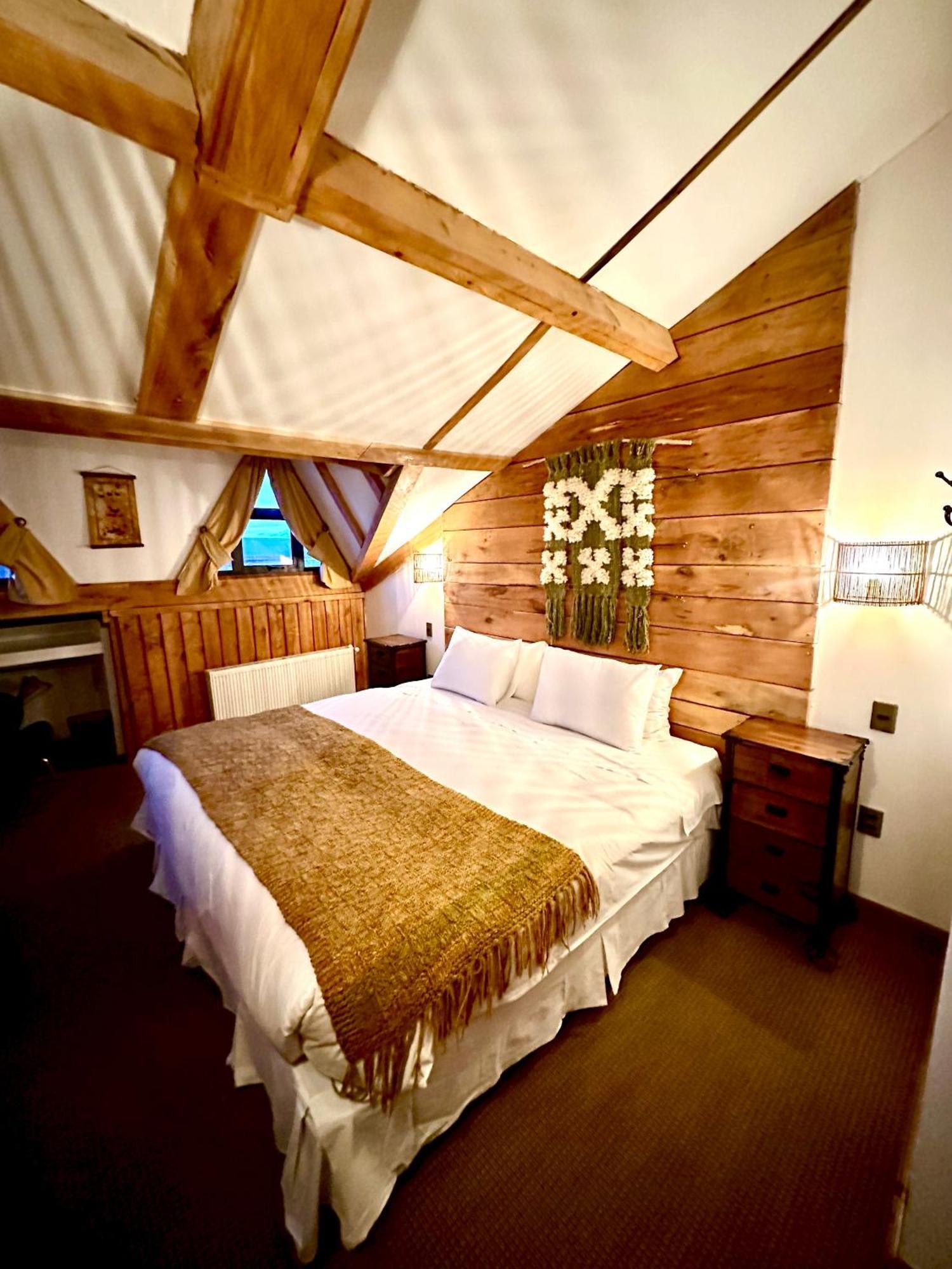 פורטו נטאלס Weskar Lodge Hotel מראה חיצוני תמונה
