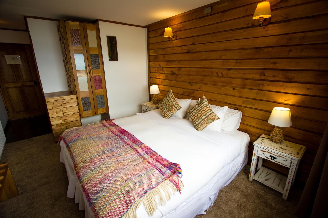 פורטו נטאלס Weskar Lodge Hotel מראה חיצוני תמונה